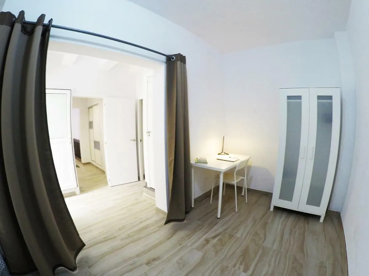 アパート Apartamentos Ainara サンタクルスデテネリフェ スペイン
